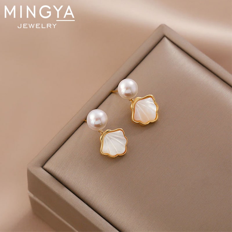 S925 Sterling Silver Small French Style Retro Elegant Stud Earrings High-grade view 2