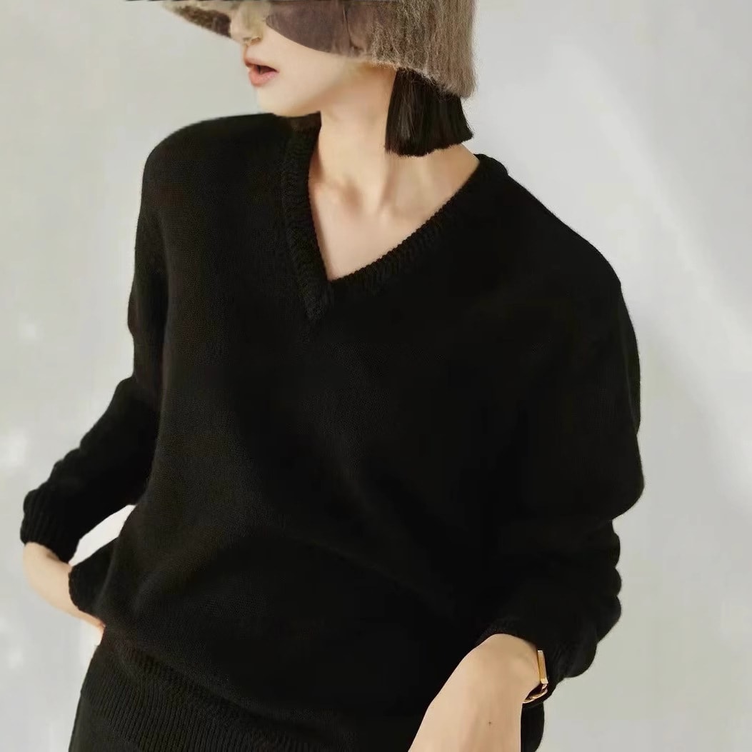 Women's V-neck Sweater Knitted Bottoming Shirt view 3