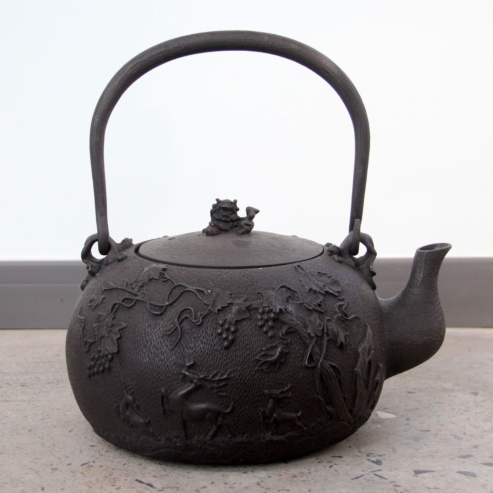 Large Capacity Uncoated Cast Iron Kettle Teapot Home Ornaments Crafts view 4
