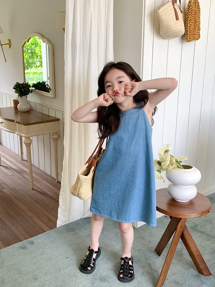 Medium And Large Girls Halter Denim Skirt Fashionable Sleeveless view 4