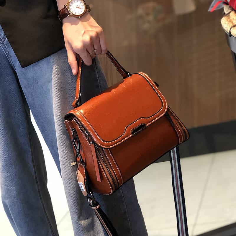 Women's Leather Simple Large Capacity Fashion Messenger Bag view 7