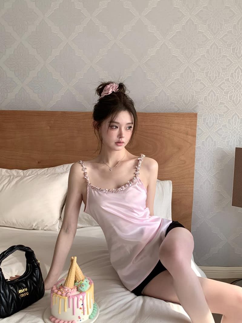 Pure Desire Girl's Heart Camisole Spring Inlaid Pink Gem Camisole Graceful Vest For Women view 2