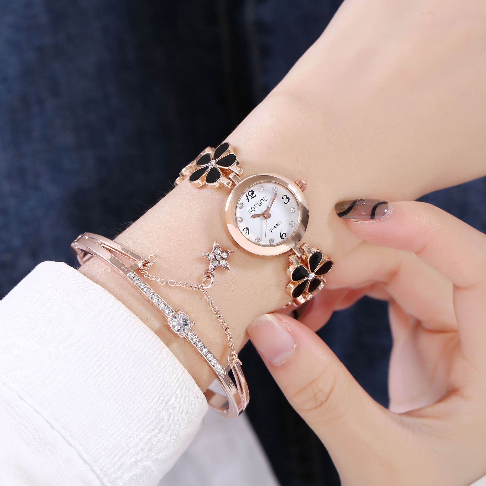 Ladies Petal Patterned Quartz Watch Bracelet Set view 12