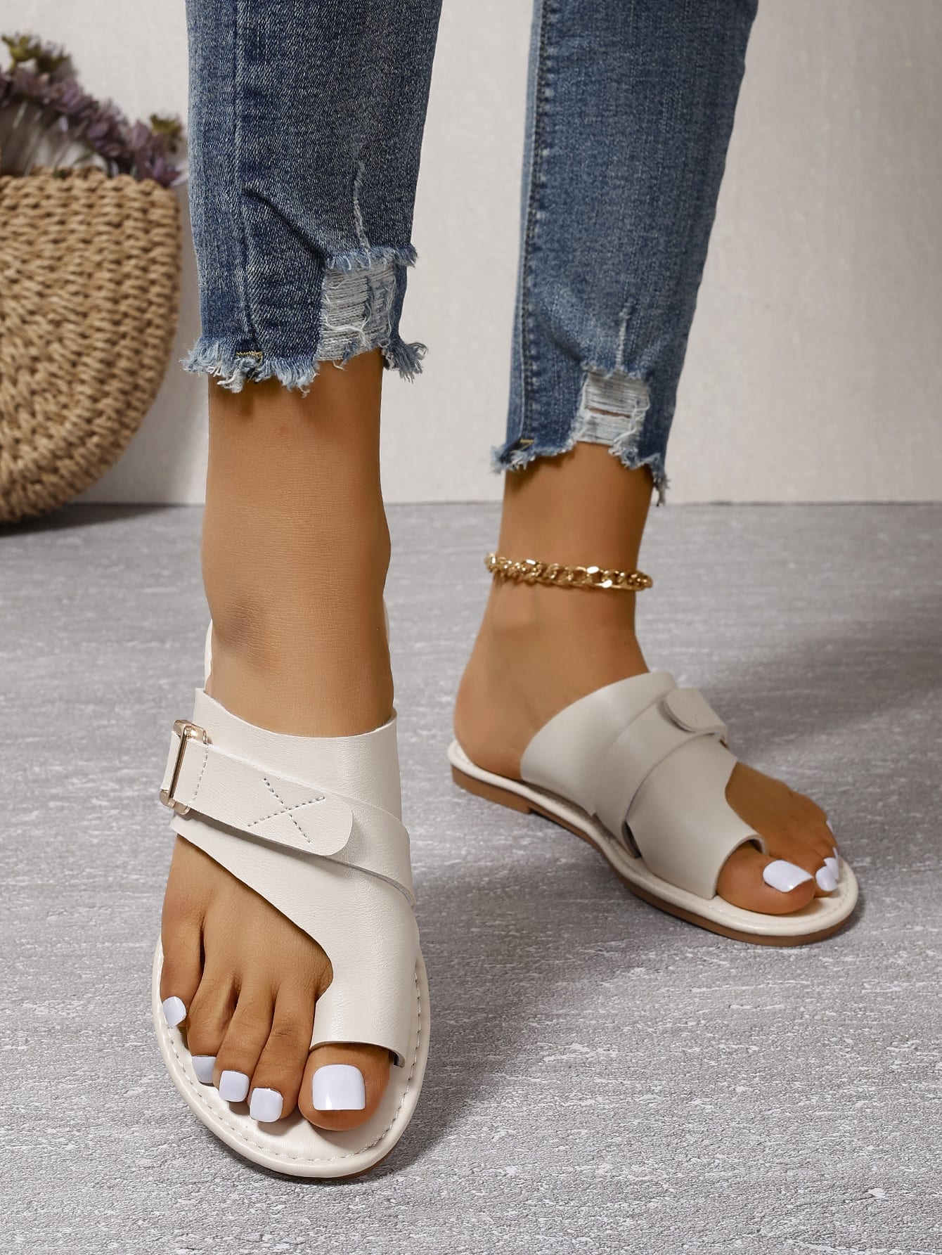 Fashion Flat Heel Leisure Women's Slippers view 15