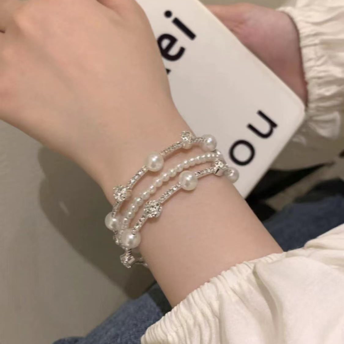 Retro Graffiti High-grade Bracelet Mild Luxury Retro Exquisite Cold Style All-matching view 5