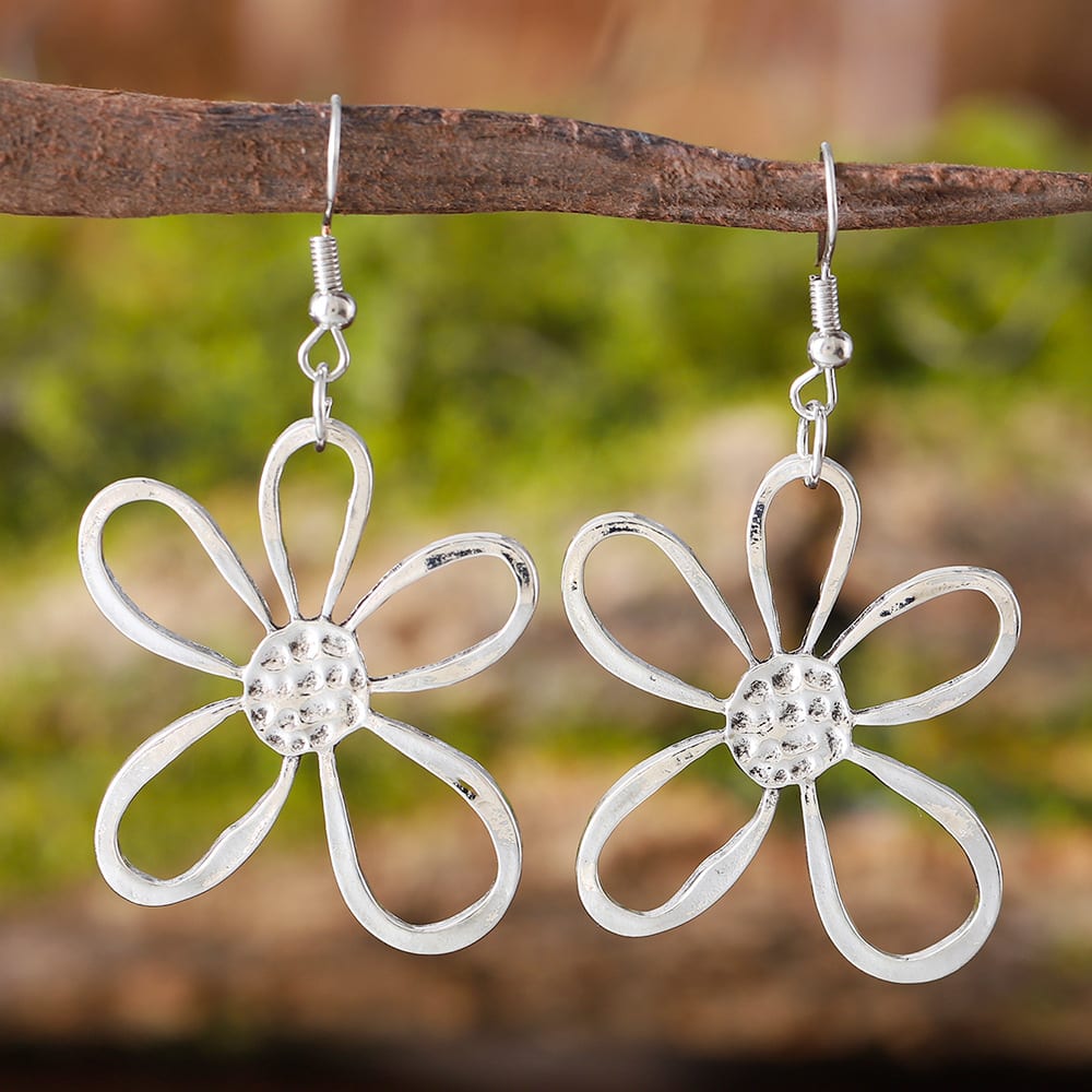 Retro Ethnic Hollow Flower Earrings Necklace view 5
