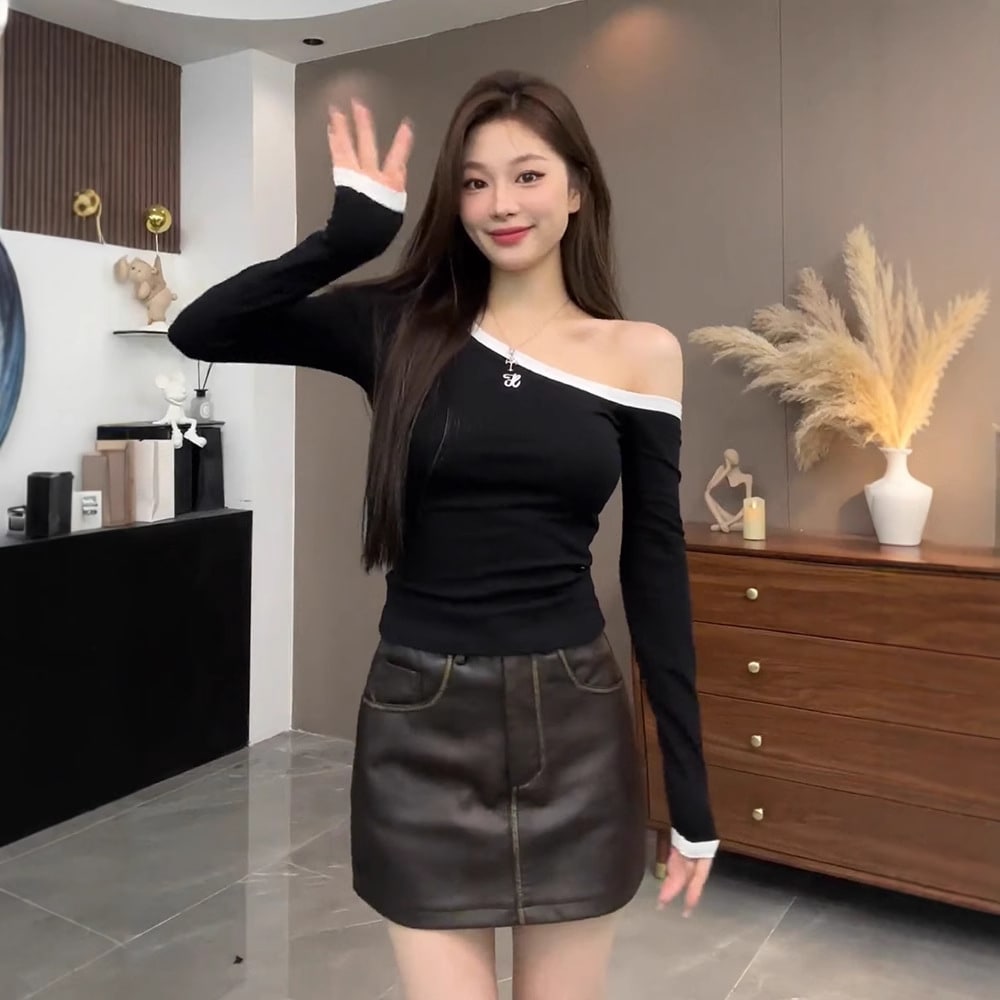 Women's Long-sleeved Contrast Color Slim Fit-letter Off-shoulder Top view 2
