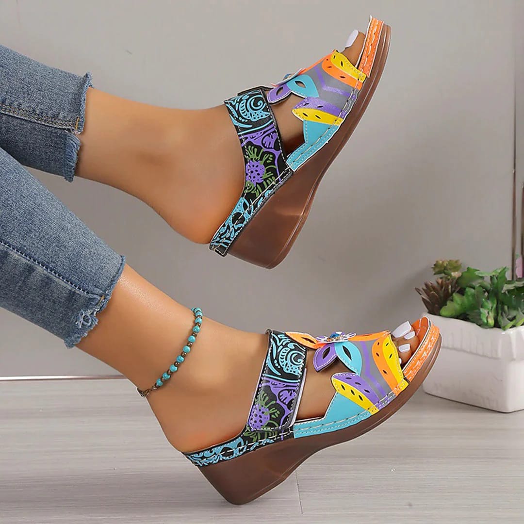 Ethnic Cool Girl Colored Slope And Totem Slippers view 5