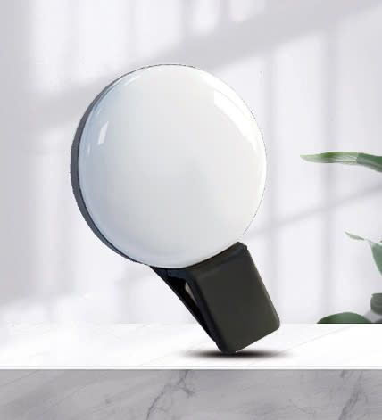 Make-up Selfie With Mobile Phone Fill Light Round Fill Light view 5