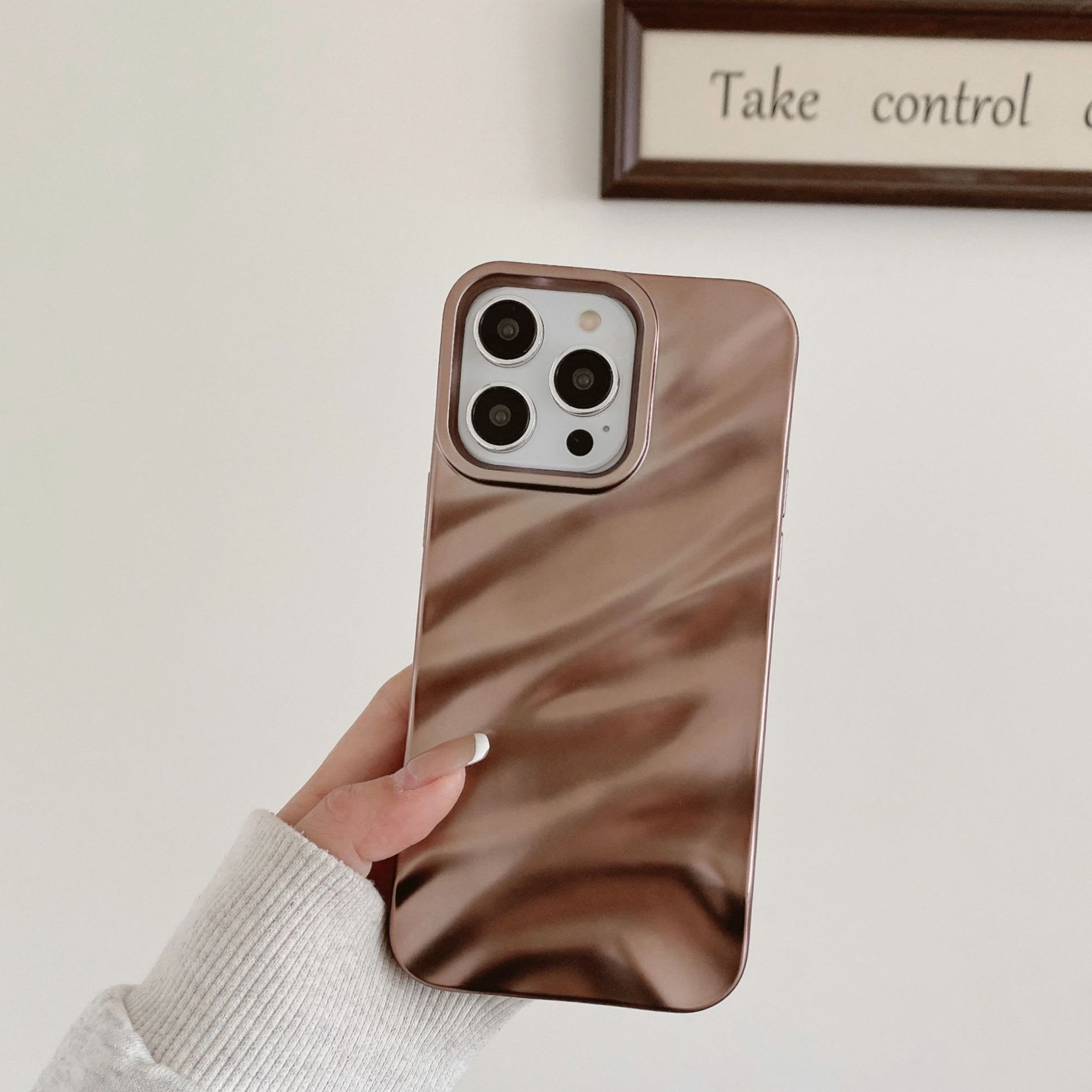 Fashion Three-dimensional Pleated Pattern Phone Case view 2