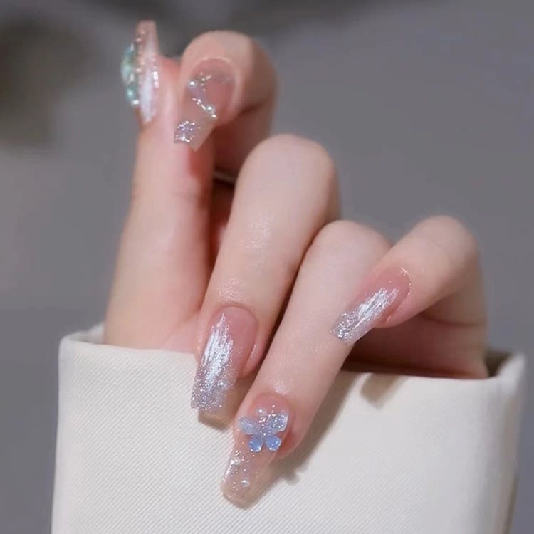 Pearl Broken Aurora Butterfly Wear Nail Tip view 5