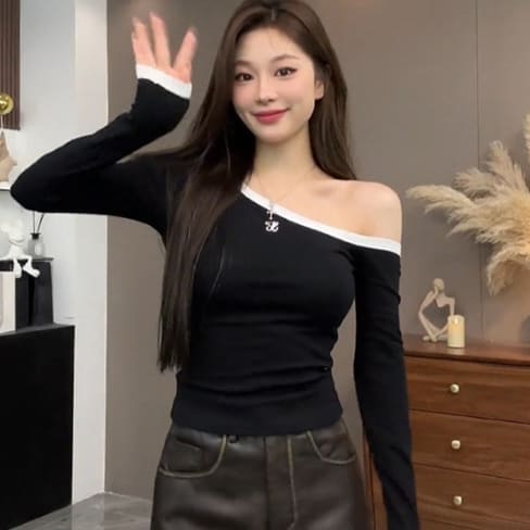 Women's Long-sleeved Contrast Color Slim Fit-letter Off-shoulder Top view 6