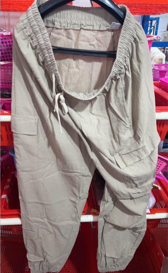 Multi-pocket Tether Solid Color Loose Cargo Pants Men