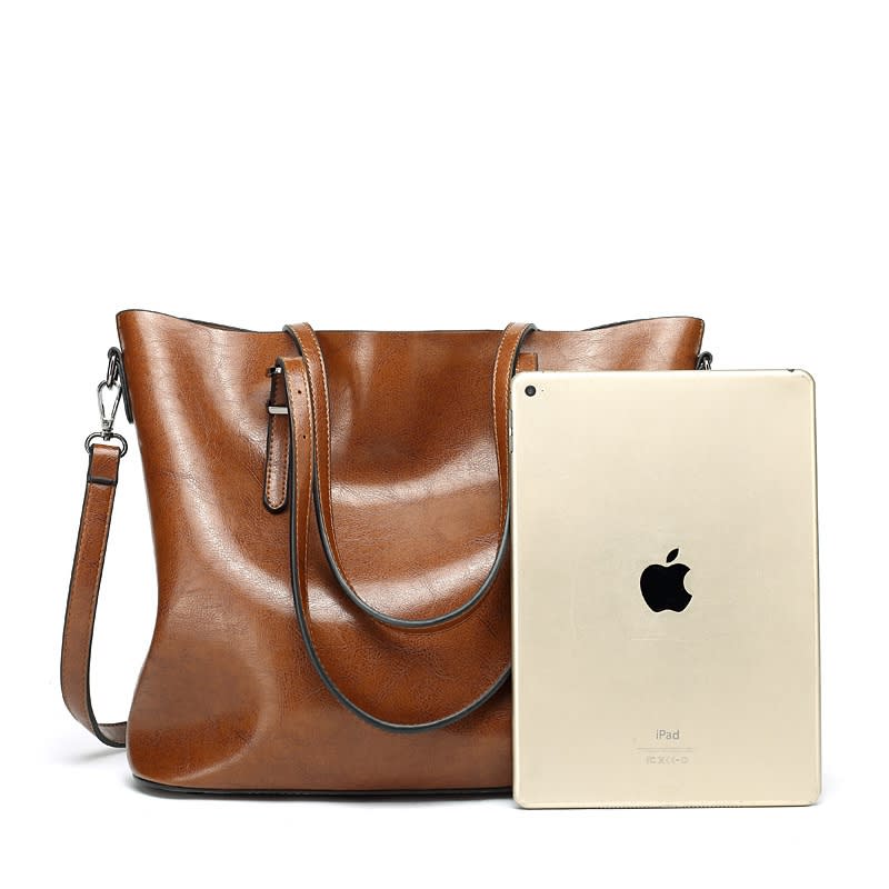 Retro Style Oil Wax Leather Patent Simple Portable Shoulder Messenger Bag view 3