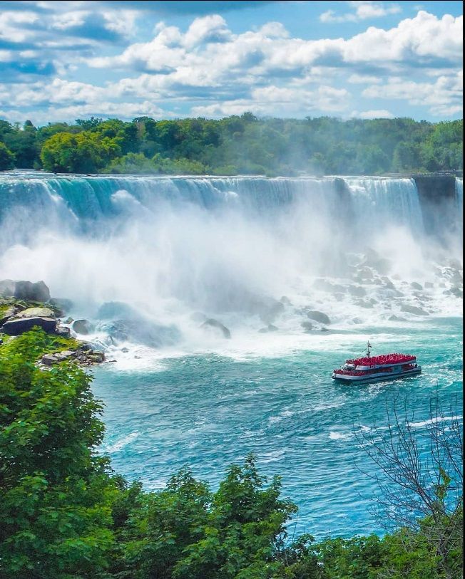 hornblower vs niagara city cruises