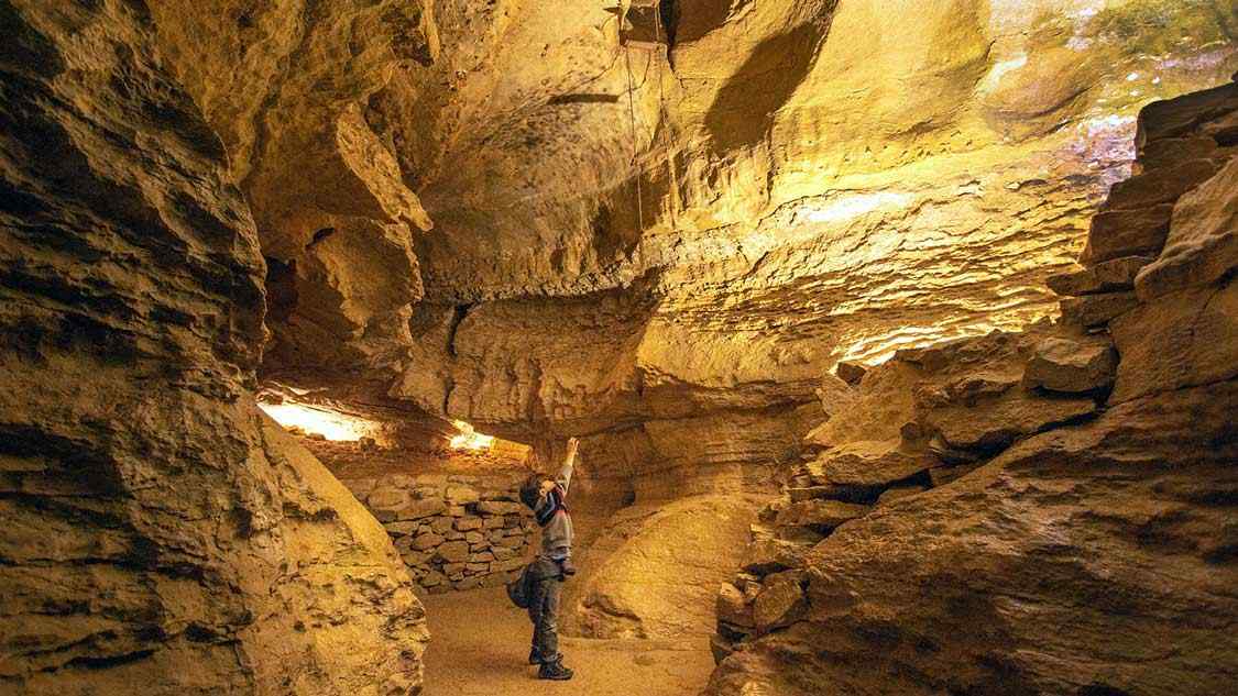 Cave-of-the-Winds.jpg