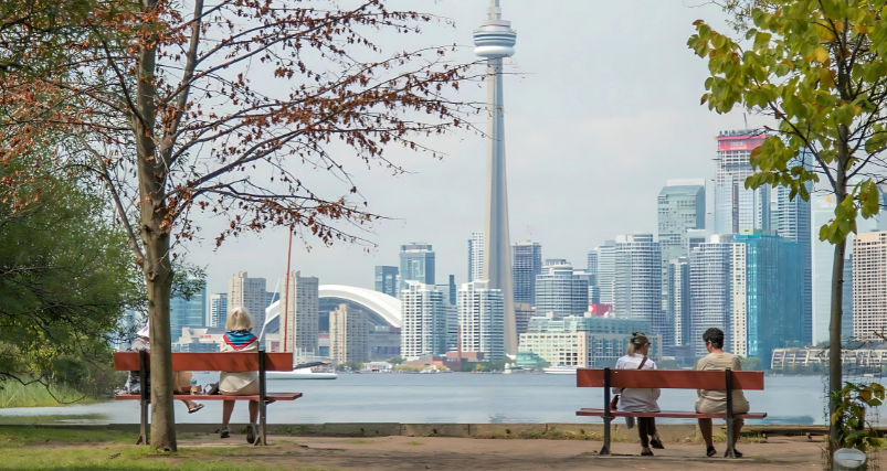 CN Tower during day time