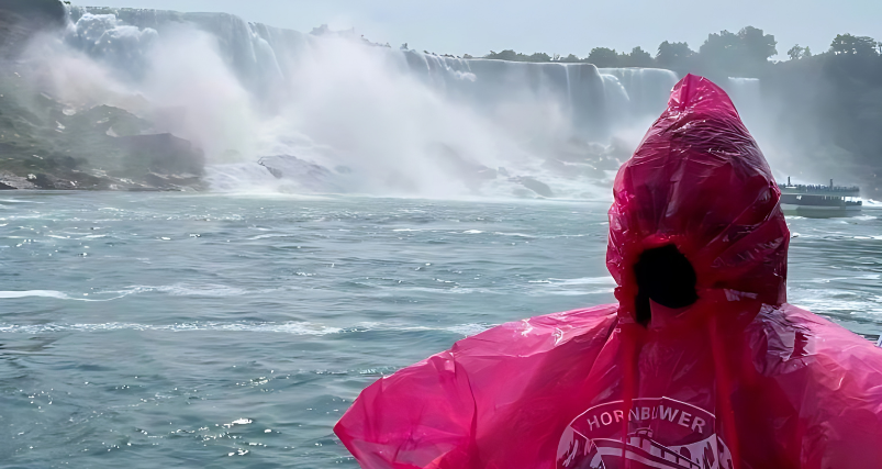 Guest at Hornblower Niagara Cruises