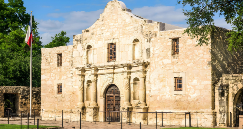 The-Alamo-shutterstock-web