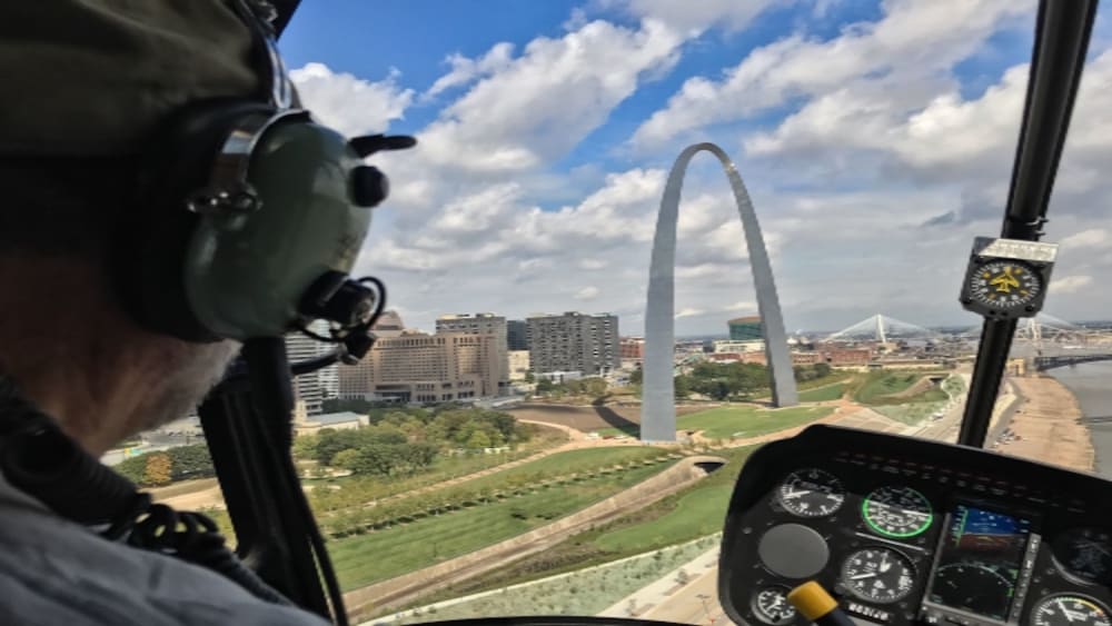 Best of St. Louis Small Group Tour W/ St. Louis Arch and River Cruise + Heli