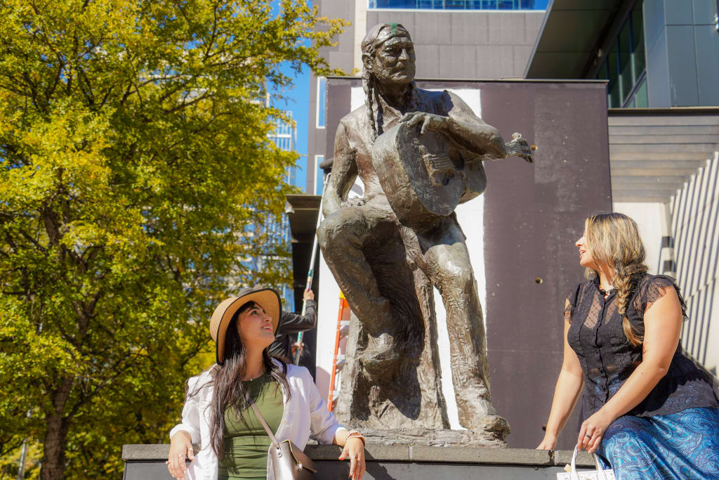 Willie Nelson Statue