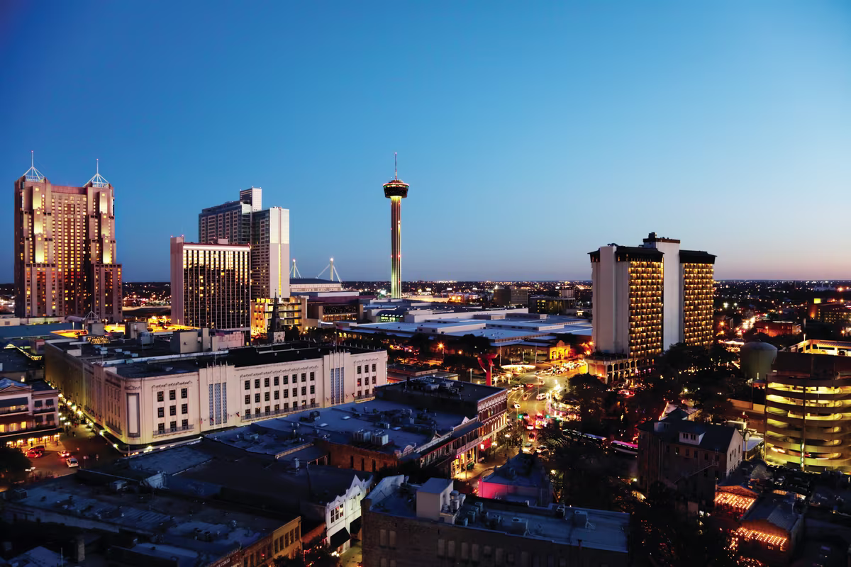 San-Antonio-City-Skyline-at-Dusk-credit-Al-Renkon-visitsanantonio