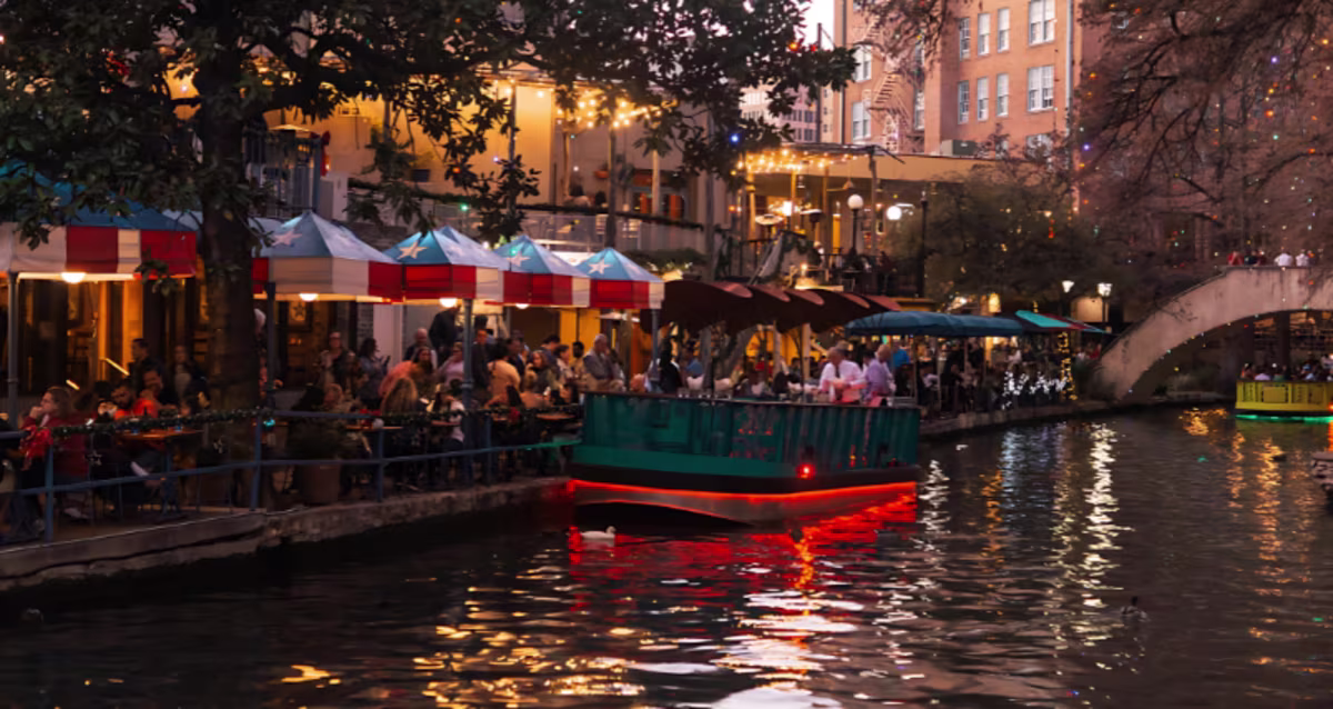 Riverwalk Cruises in San Antonio