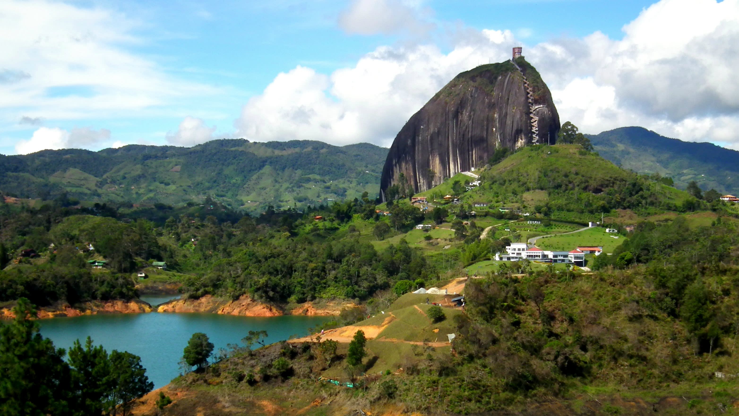 effects of tourism in colombia