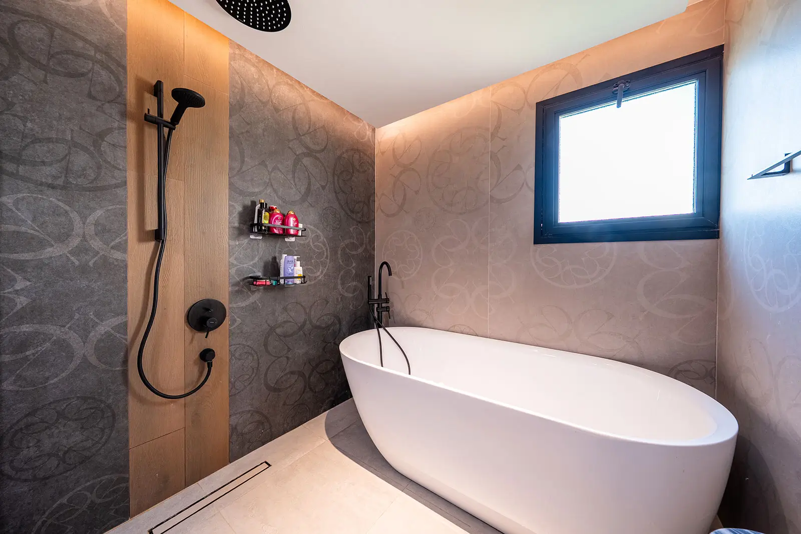 Sara Villaby Jeet Construction