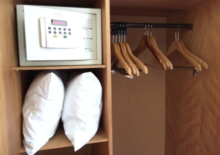 Kleiderschrank, Safe