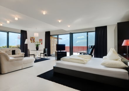 Black & White Suite