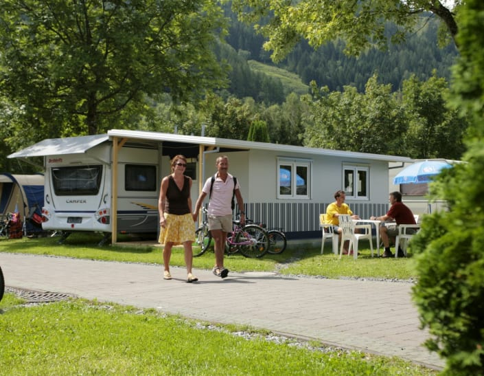 Rental caravan with solid frontal building