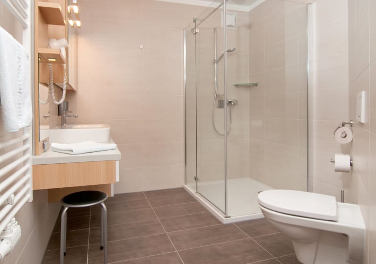 Erlebnis-Hotel-Appartements Pirker | Badezimmer Panorama