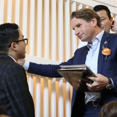 Hon. Dean Phillips
