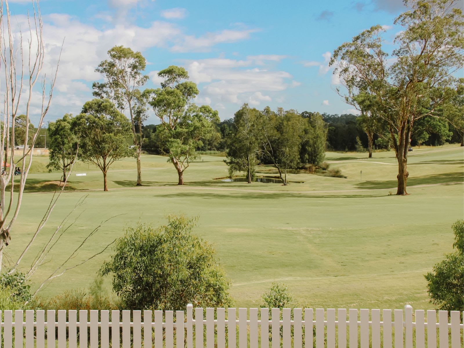 Balcony Golf Course Views 1600 x 1200