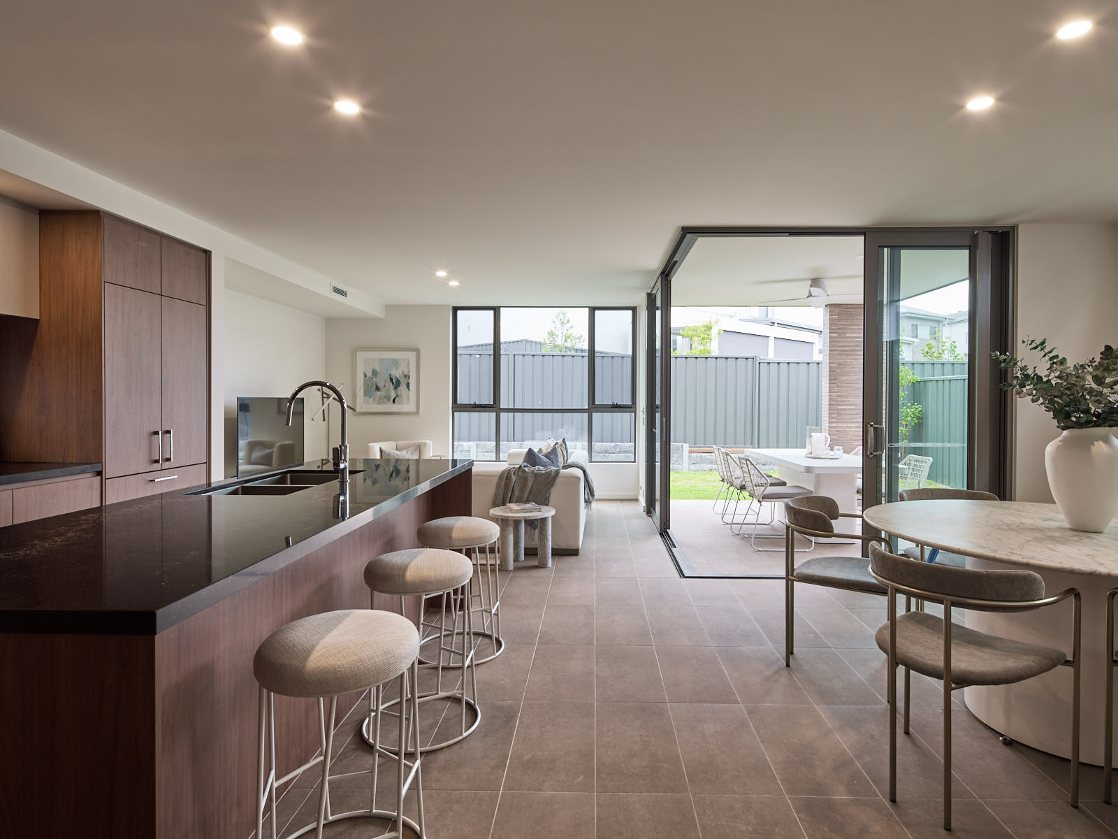 20260221 SH ElaraDisplay31