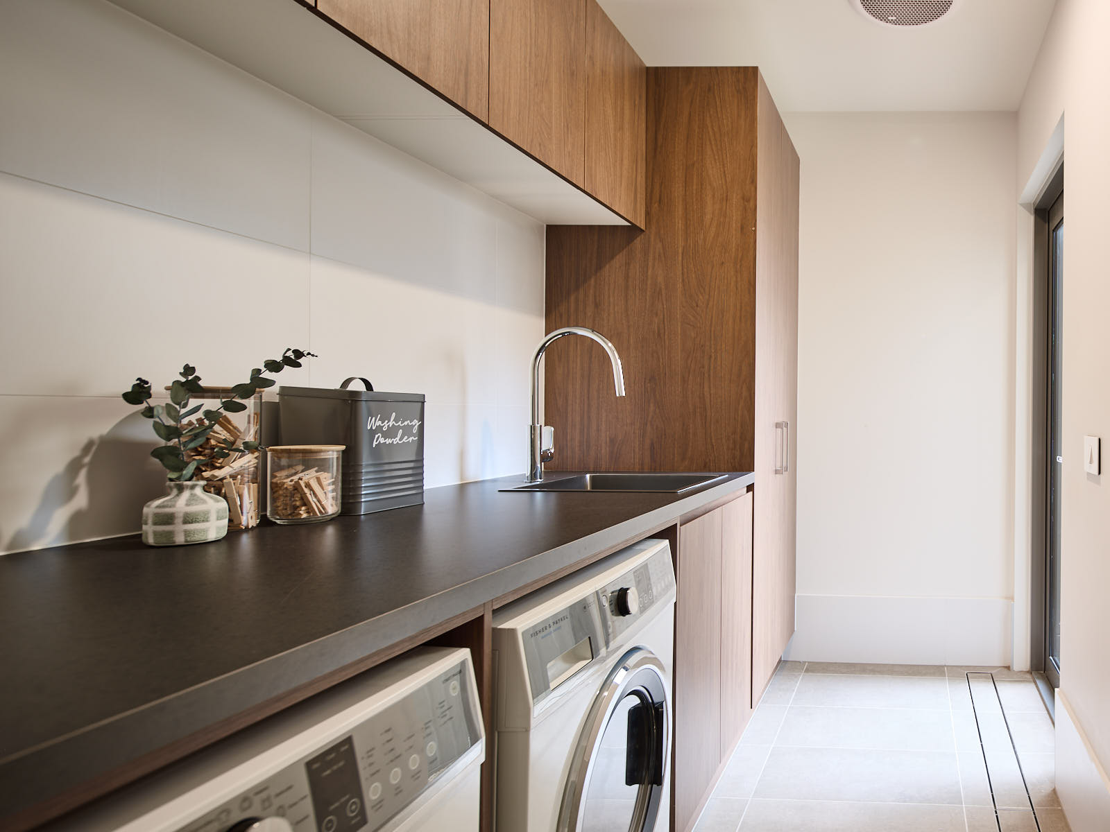 20260221 SH ElaraDisplay48