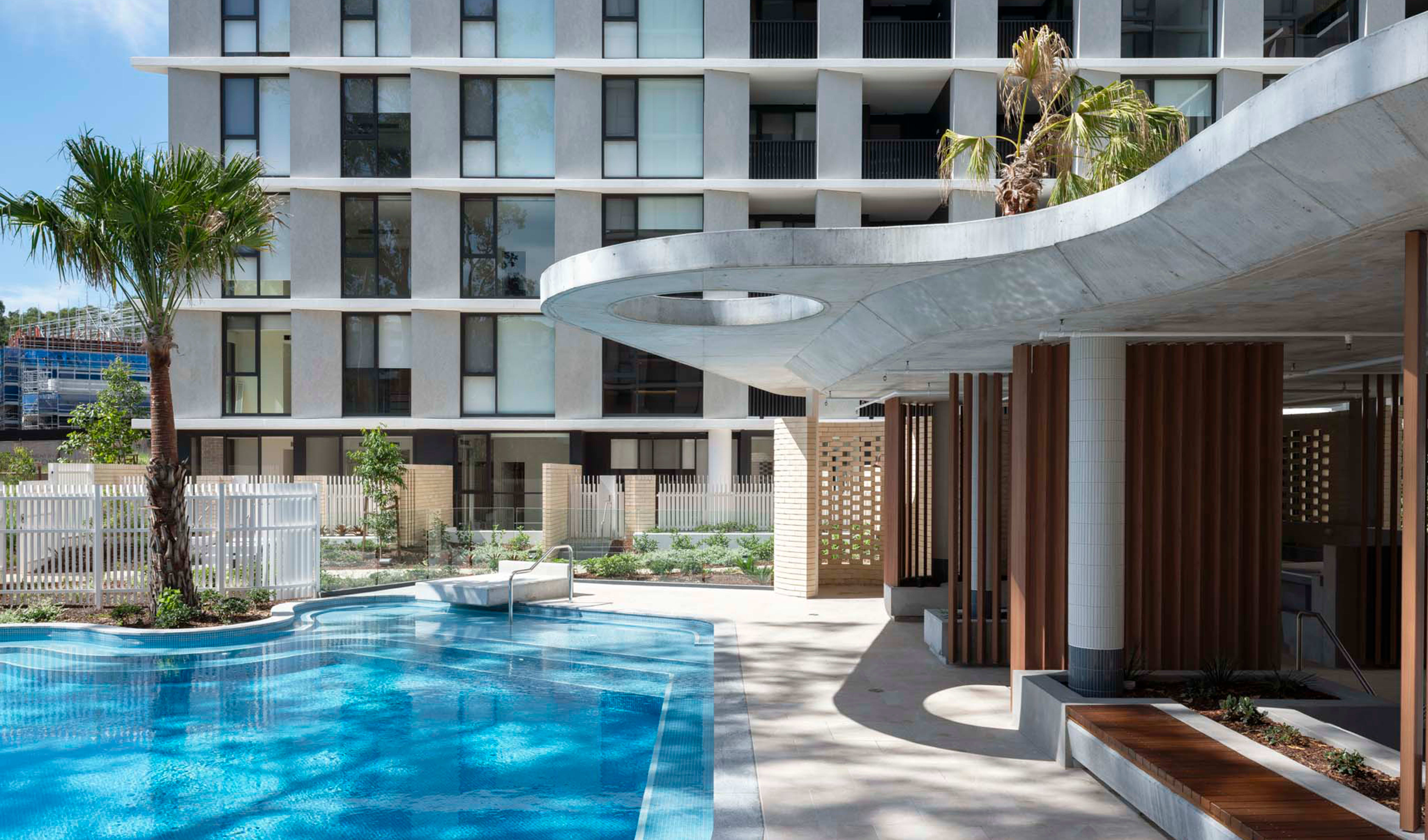 Lumia pool 6000x3530