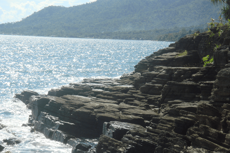 Pantai Batu Lapis Lampung