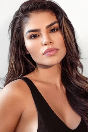 Fernanda Flores