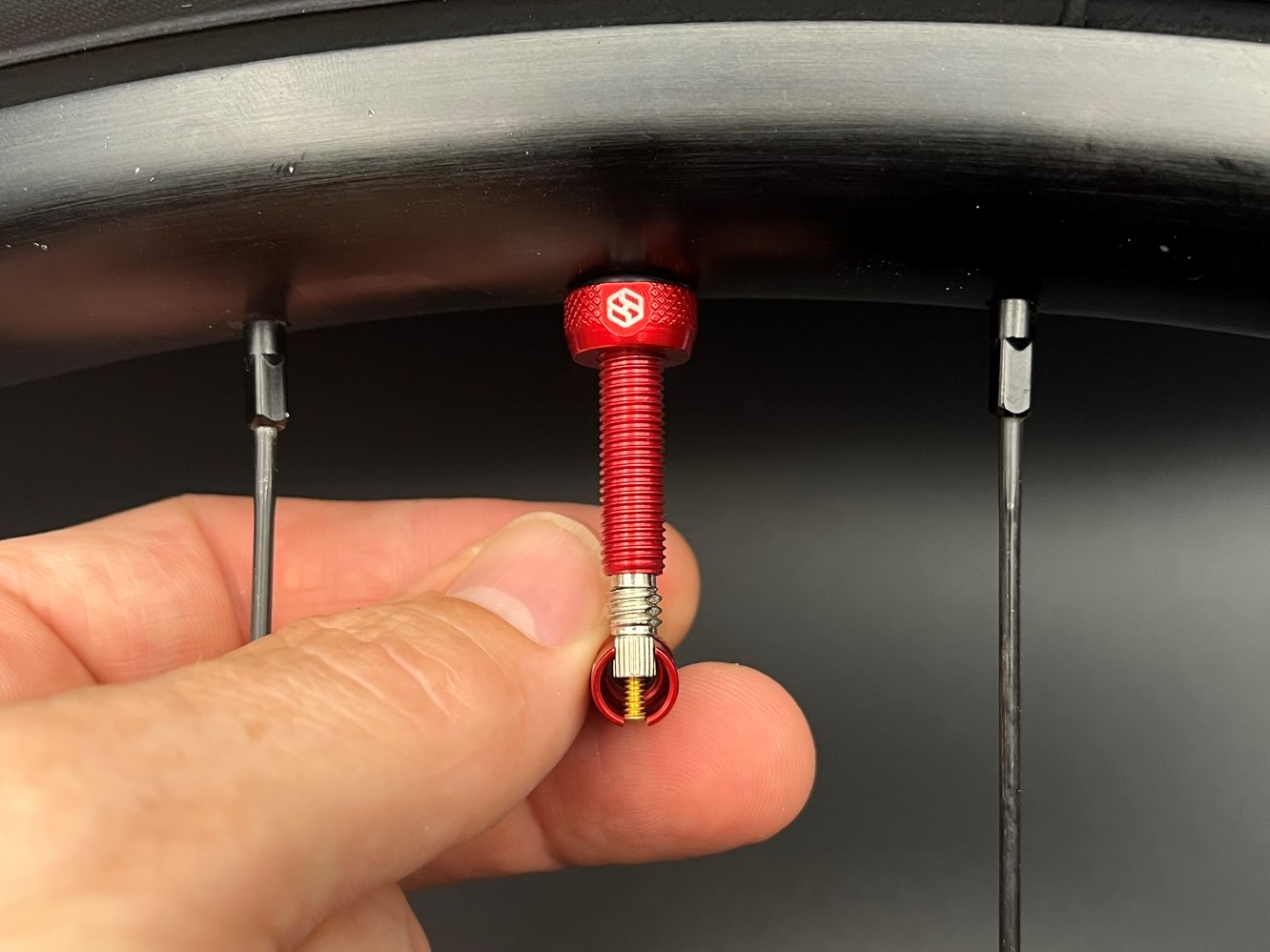 TUBELESS VALVES SendHit