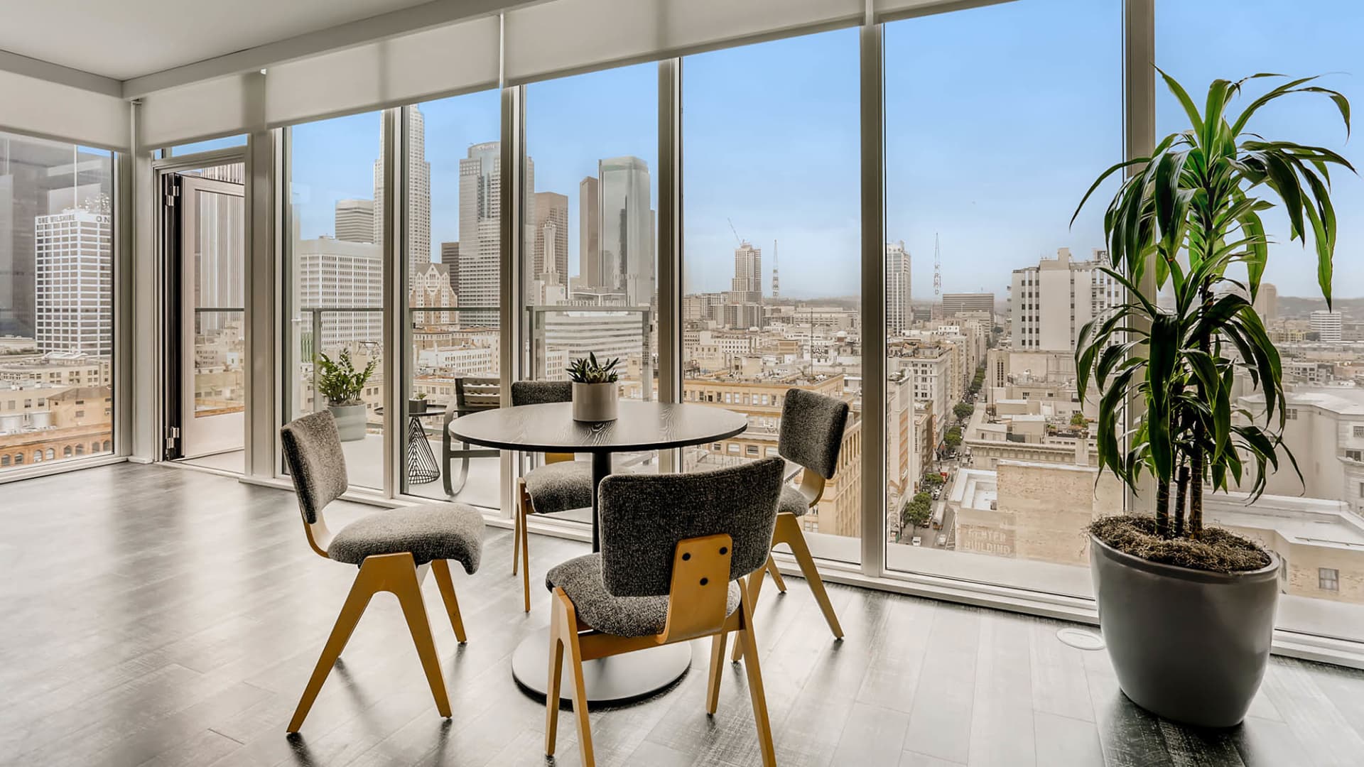 Photo Gallery Sentral DTLA 755