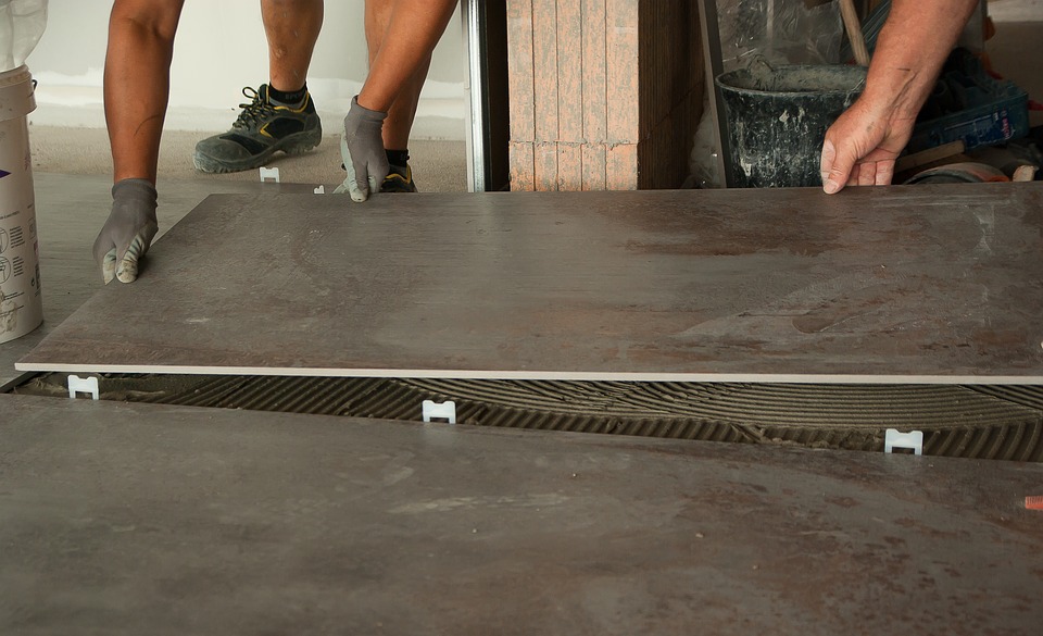 Big dark grey tile