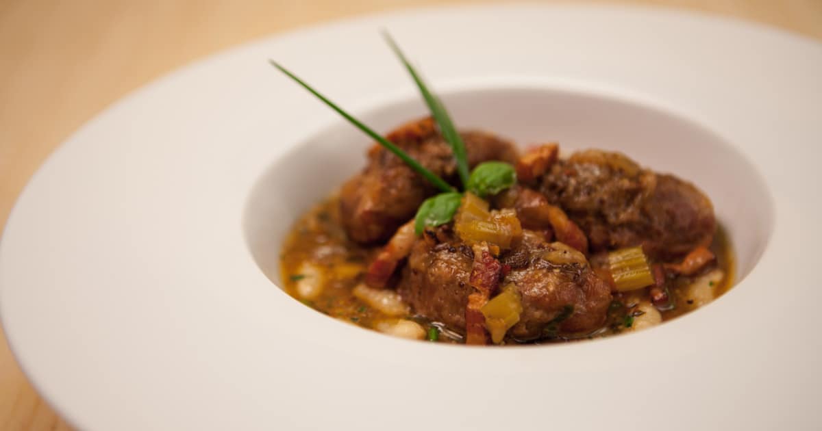 Joues De Porc Braisées Au Vin Blanc Et Aux Lardons