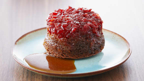 gâteaux au gingembre et aux canneberges et sauce au caramel au beurre