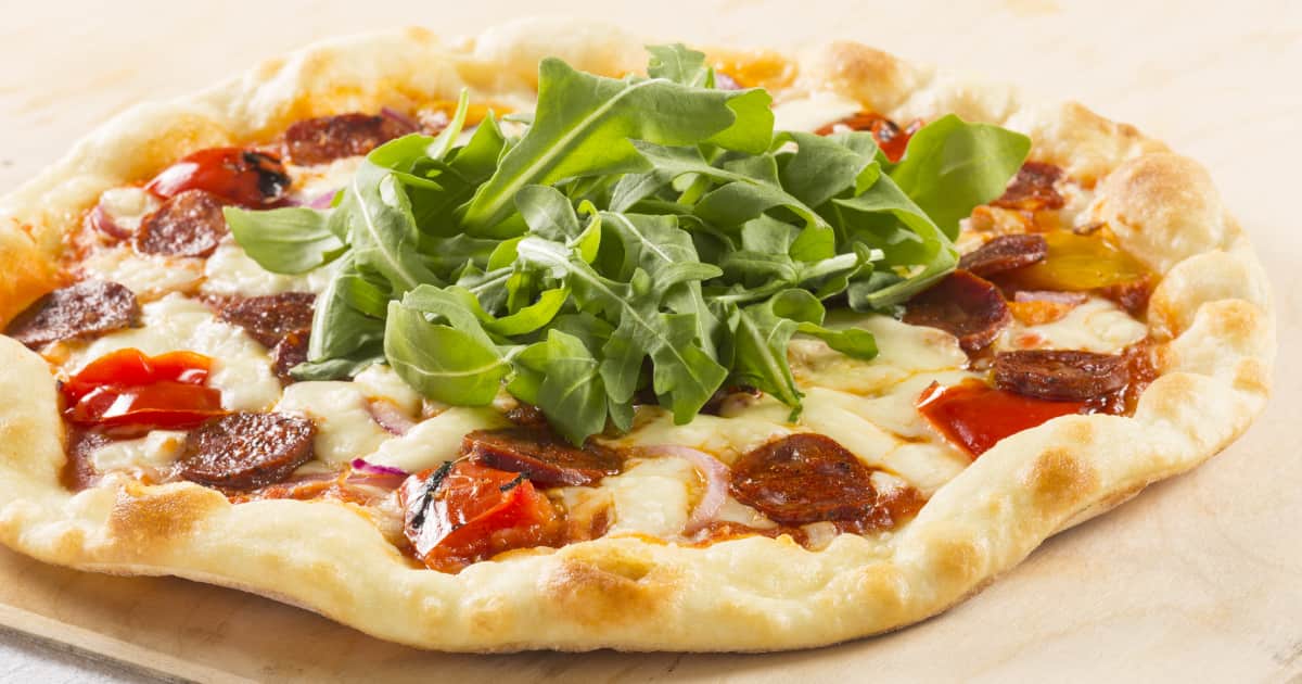 Recette De Pizza Au Chorizo Et Fromage Cheddar En Grains Foodlavie