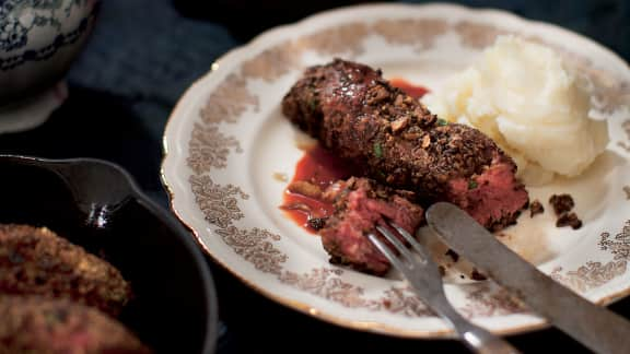 Macreuse De Bison Poelee En Croute De Cepes Foodlavie