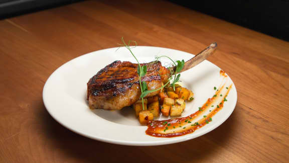 Côtelettes De Porc Marinées Style Bbq Et Légumes Racines