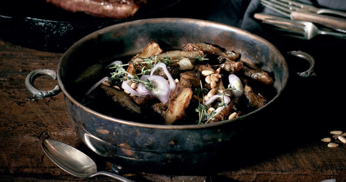 Recette de topinambours rôtis, échalotes et noix de pin ...