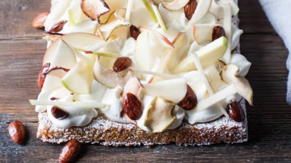 Recette De Clafoutis A La Pomme Et Aux Amandes Sans Gluten Zeste